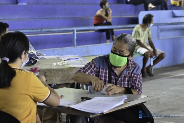 Families affected by demolition receive aid from Sen. Bong Go