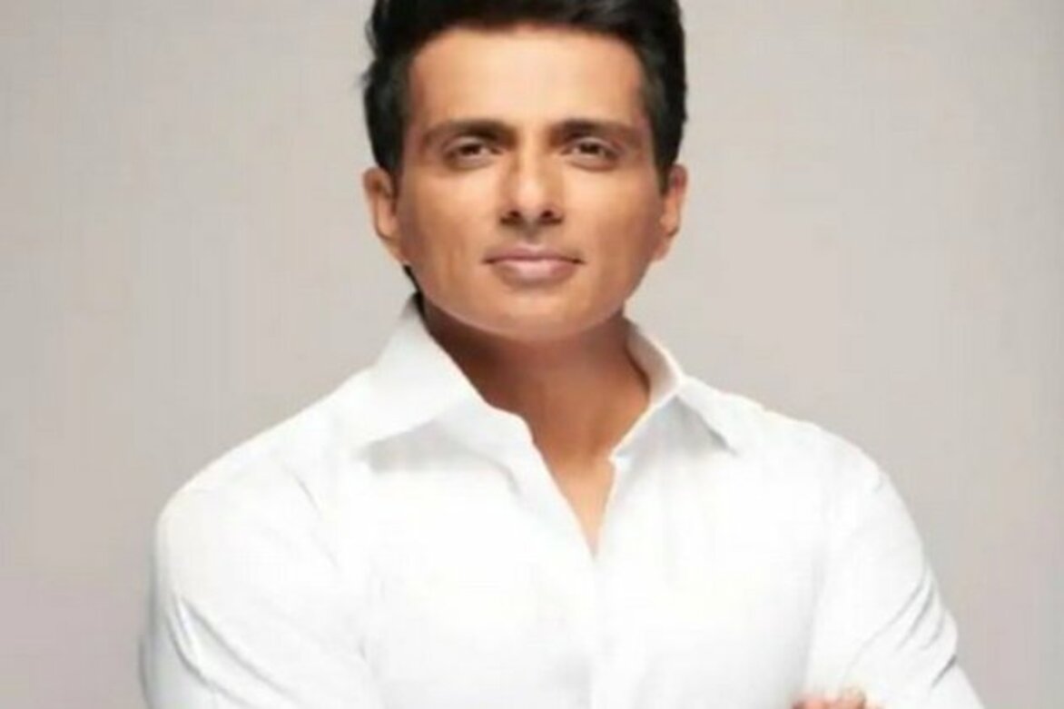 Sonu marks late mother's birth anniversary