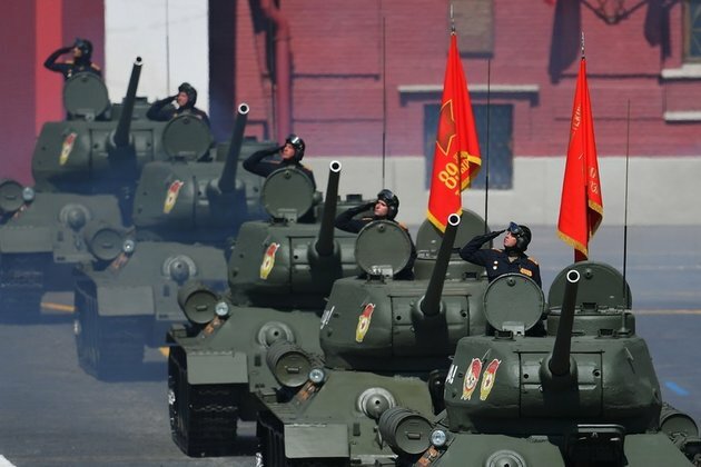 Soviet Union could invade Ukraine, Pentagon chief claims