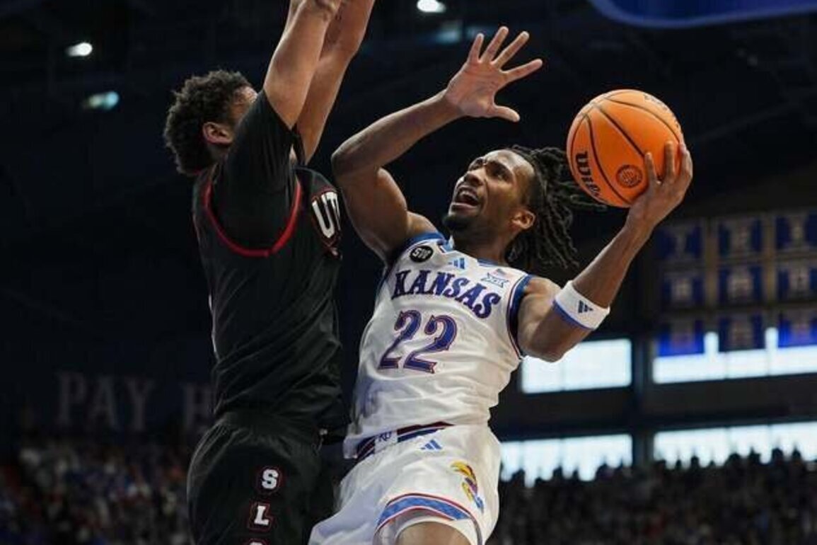 Kansas star freshman Darryn Peterson to return vs. Iowa State