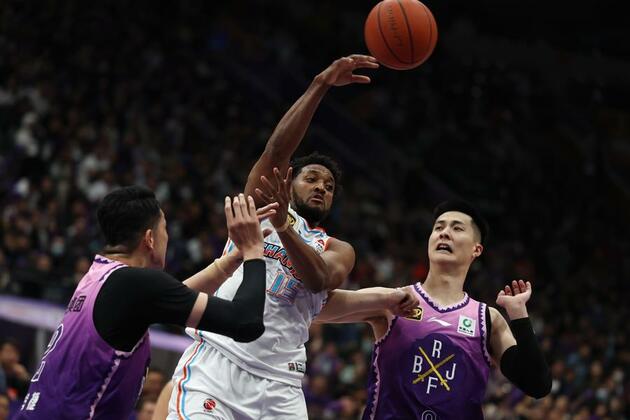 CBA playoffs: Shanghai ties series with buzzer-beater, Beijing derby to take place