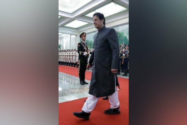 Imran Khan emplanes for US to hold talks with Trump
