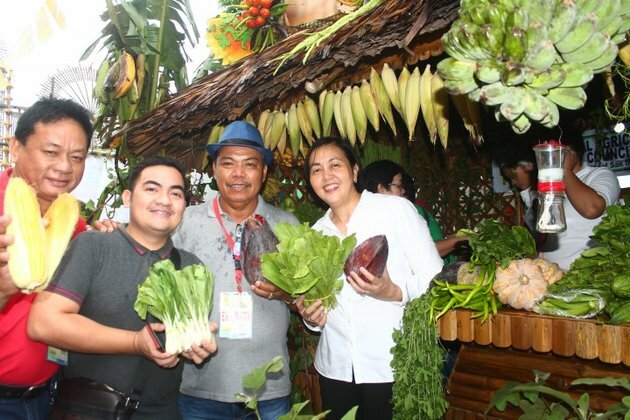 Tagalog News: Diwa ng &#039;Bahay Kubo&#039; buhay na buhay sa Bulacan