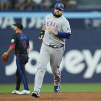 Alejandro Kirk's 4 RBIs help Blue Jays rally past Rangers