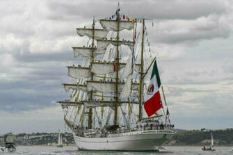 Mexican Navy ship collides with Brooklyn Bridge (VIDEO)