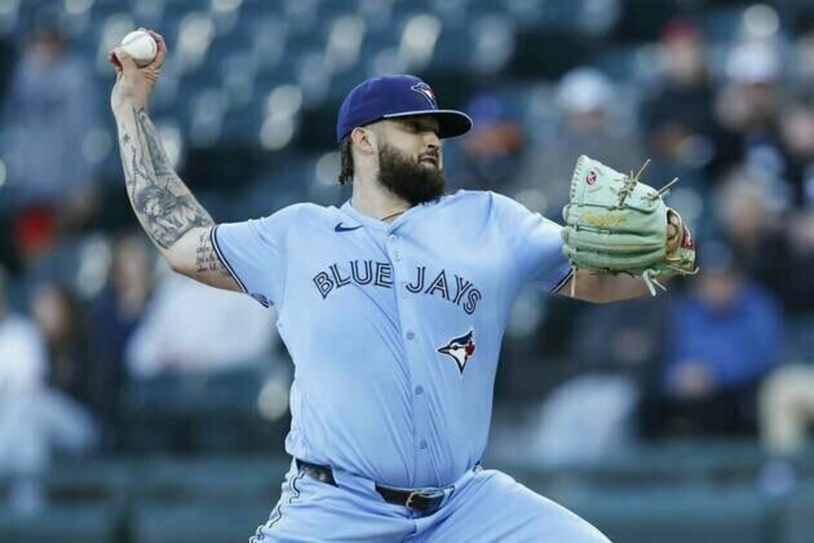 Braves claim RHP Alek Manoah off waivers from Jays