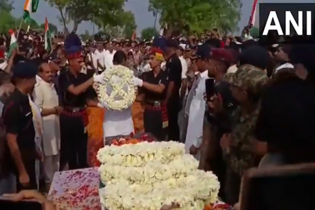Haryana: Last rites of Lance Naik Dinesh Kumar performed with full honours