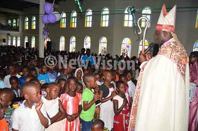  rchbishopelect aziimba praying for children during the function