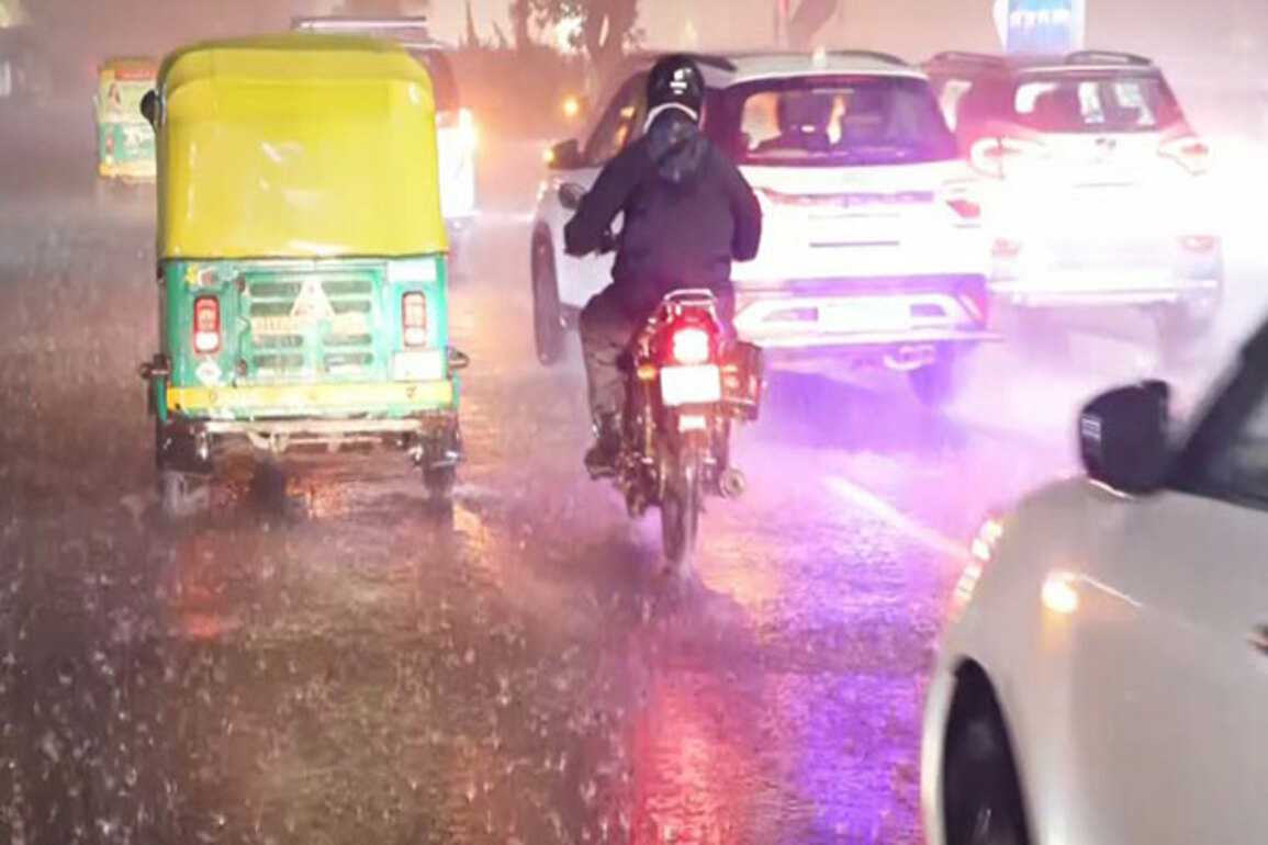 Rain lashes parts of Delhi, IMD predicts light showers at most places