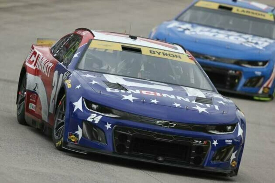 William Byron wins at Martinsville, joins Championship 4 with Kyle Larson