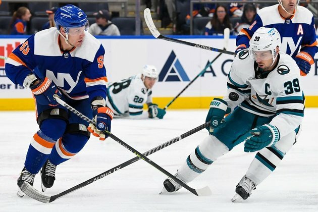 Islanders cruise to 4-1 win over Sharks
