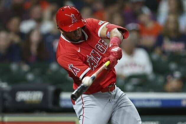 Angels rally late, secure win over Astros