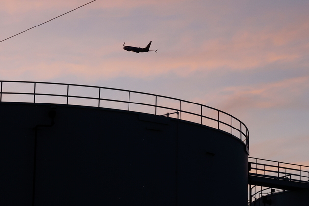 U.S.-CALIFORNIA-LOS ANGELES-JET FUEL STOCK-NOSEDIVE