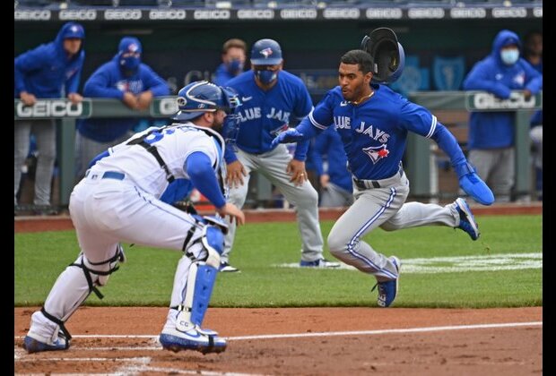 Salvador Perez HR wins it for Royals