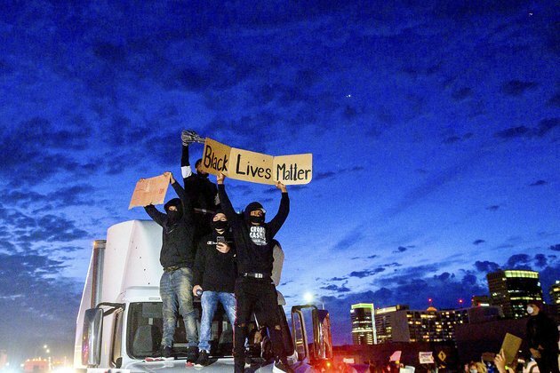 Thousands Ignore Minneapolis Curfew as US Protests Spread
