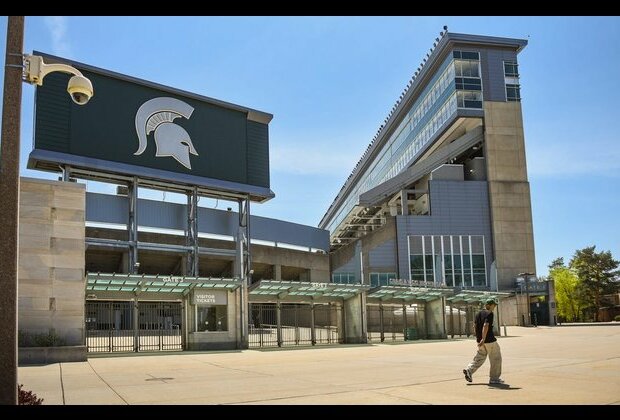 Former Michigan State coach Denny Stolz dies at 89