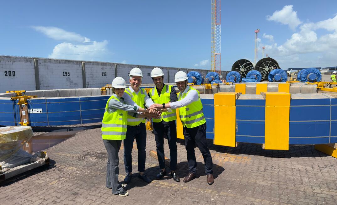 Peças do forno calcinador de Irecê no Porto do Pecém