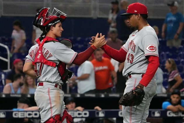 Torn-down Reds look for sweep of Marlins