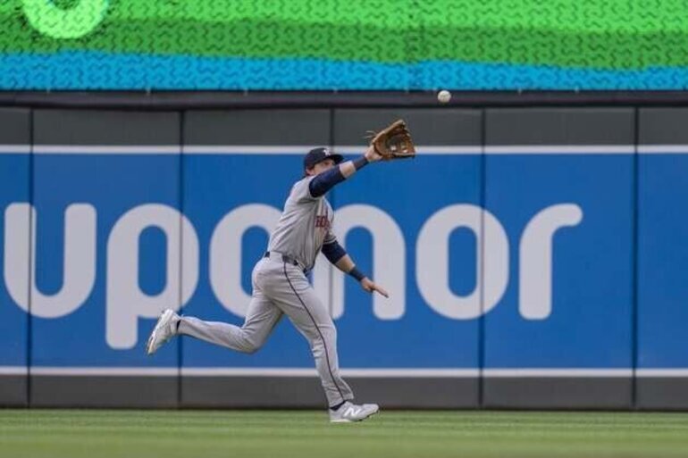 Banged-up Astros pursue series victory over Twins