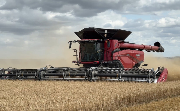 First Drive Case IH AF 10: A harvesting goliath 