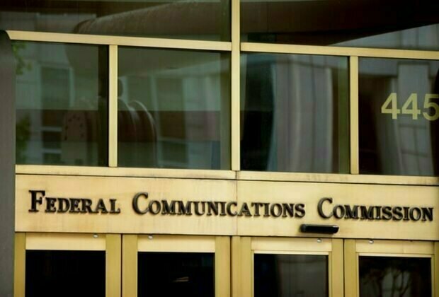 Trump order challenges independence of FCC, other agencies