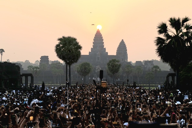 CAMBODIA-SIEM REAP-ANGKOR WAT TEMPLE-SUNRISE