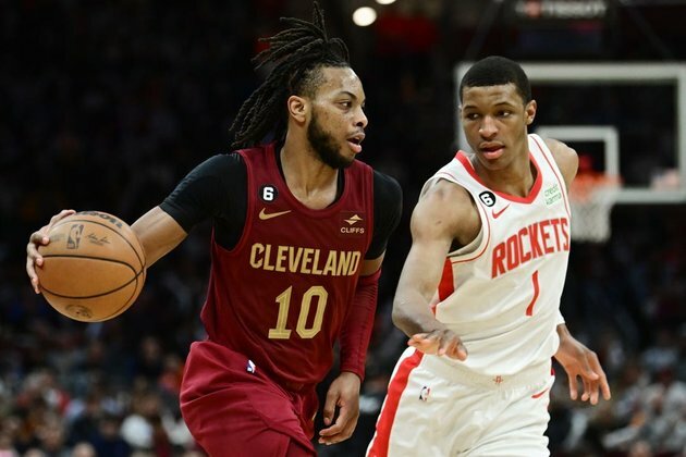 NBA roundup: Cavs blast Rockets, punch ticket to postseason