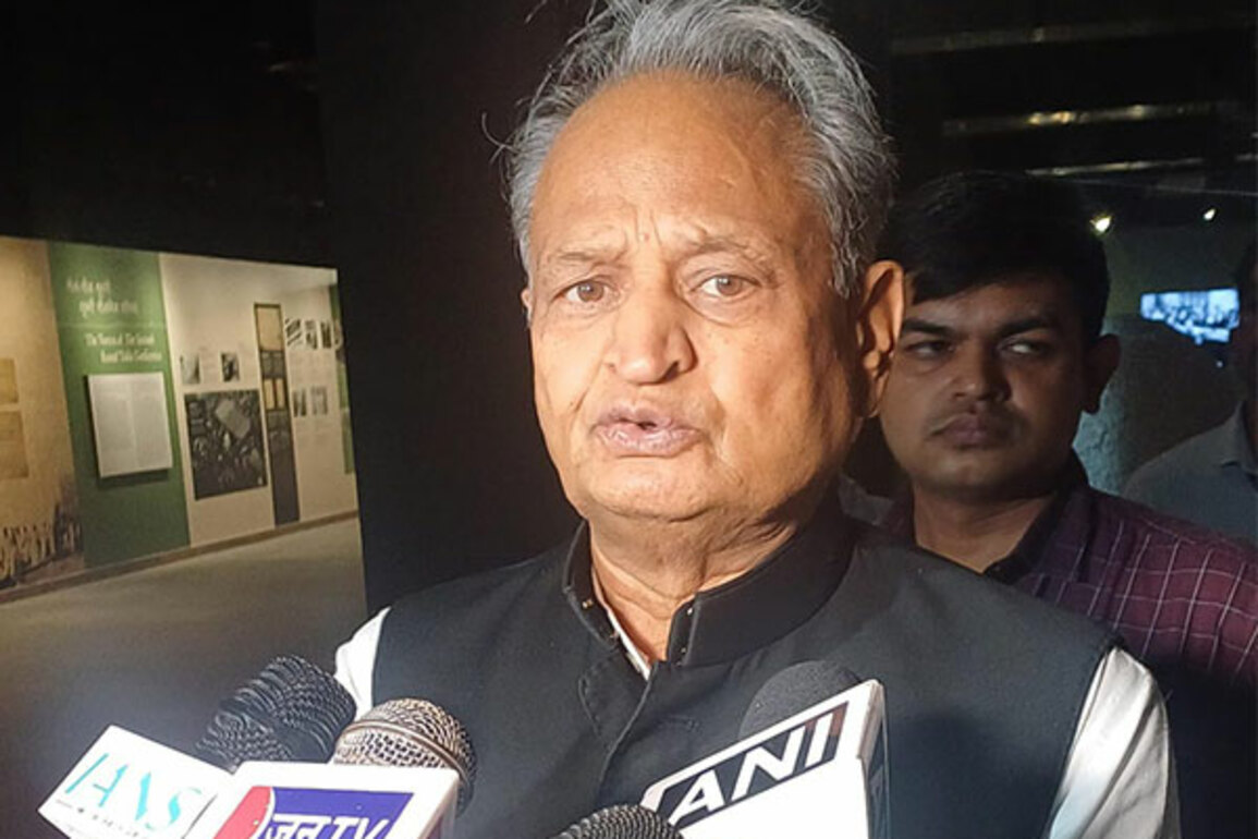 "Government misusing ED, and CBI..," Ashok Gehlot slams chargesheet against Robert Vadra