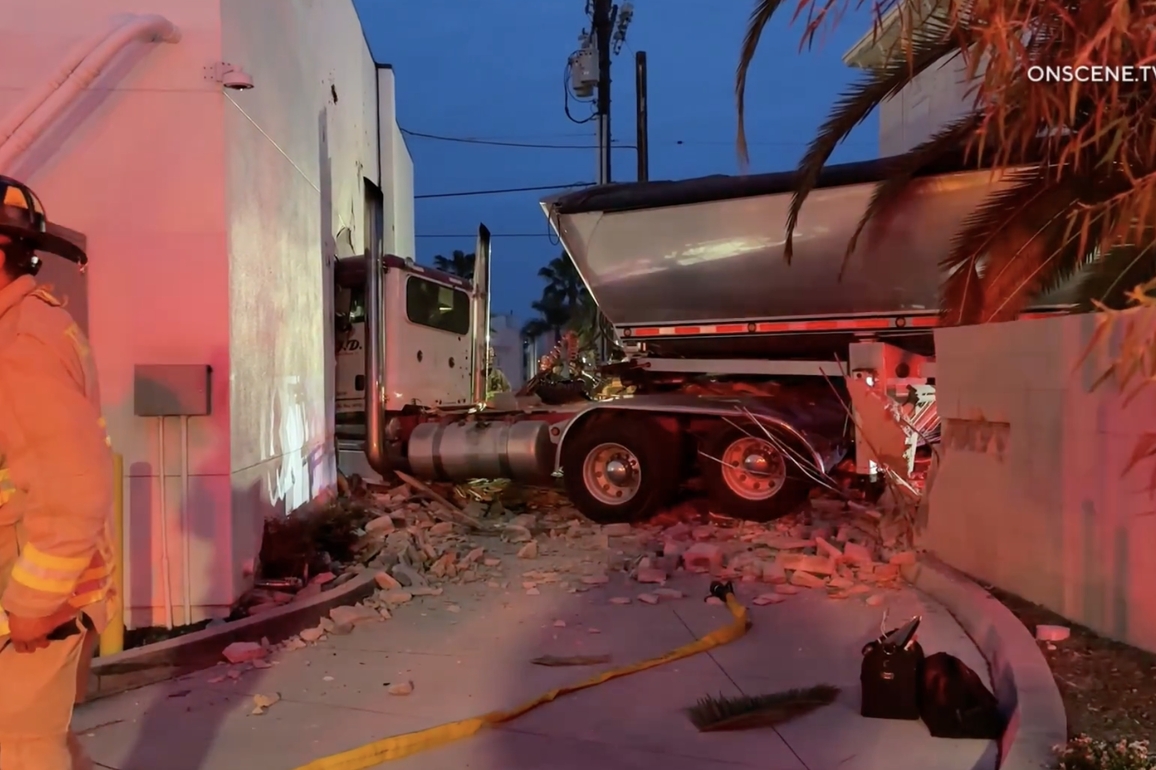 Two injured when semi crashes into Oceanside Starbucks
