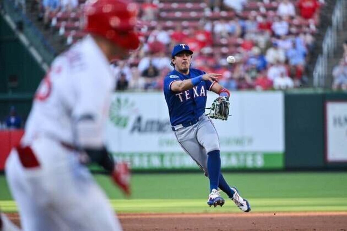Rangers score 3 runs in 9th inning to subdue Cardinals