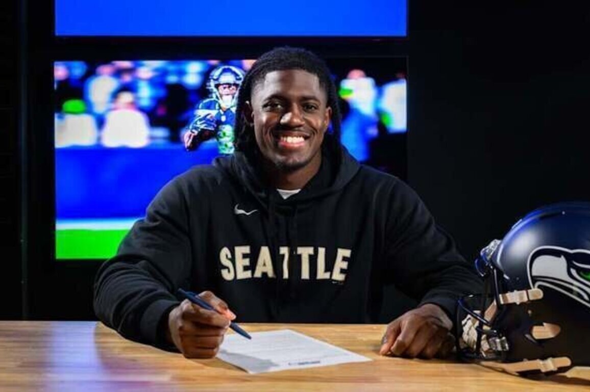 Seahawks Sign First-Round Pick Jadarian Price