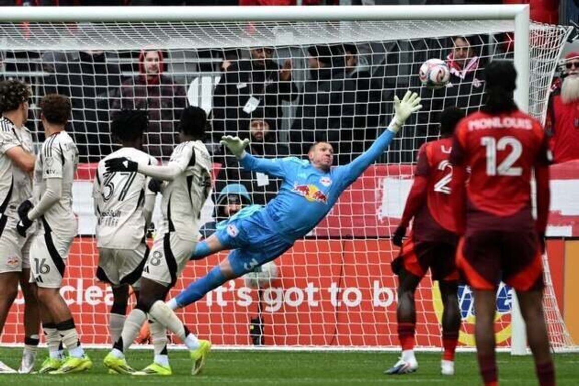 Eric Maxim Choupo-Moting scores late, as Red Bulls draw Toronto FC