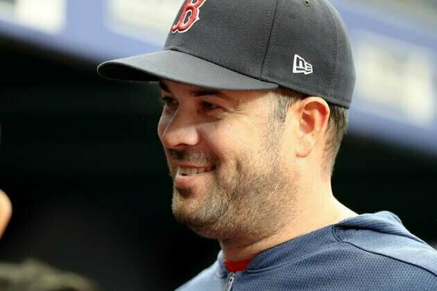 Report: Twins want to interview Boston's Ramon Vazquez