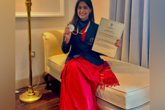 Manu Bhaker plays national anthem tune on a violin to mark India's 79th Independence Day