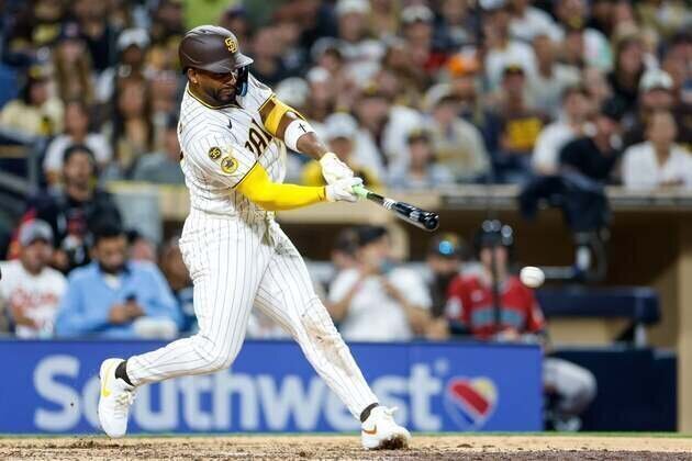 Padres ride rare offensive outburst into finale vs. D-backs