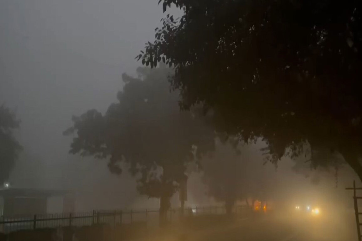 Dense fog chokes Delhi as AQI hits 402, air quality turns 'severe'