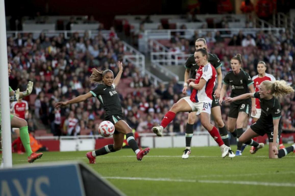Foord's strike opens the floodgates for Arsenal
