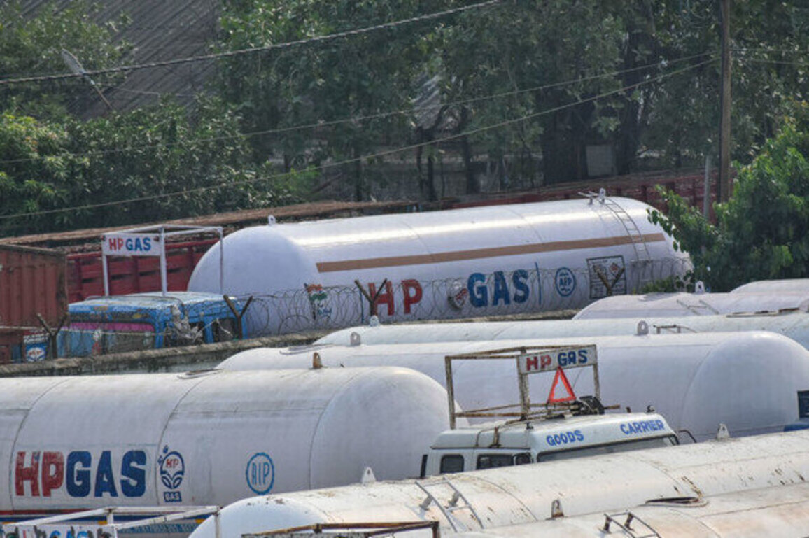 India speeds up gas pipeline projects amid LPG shortages