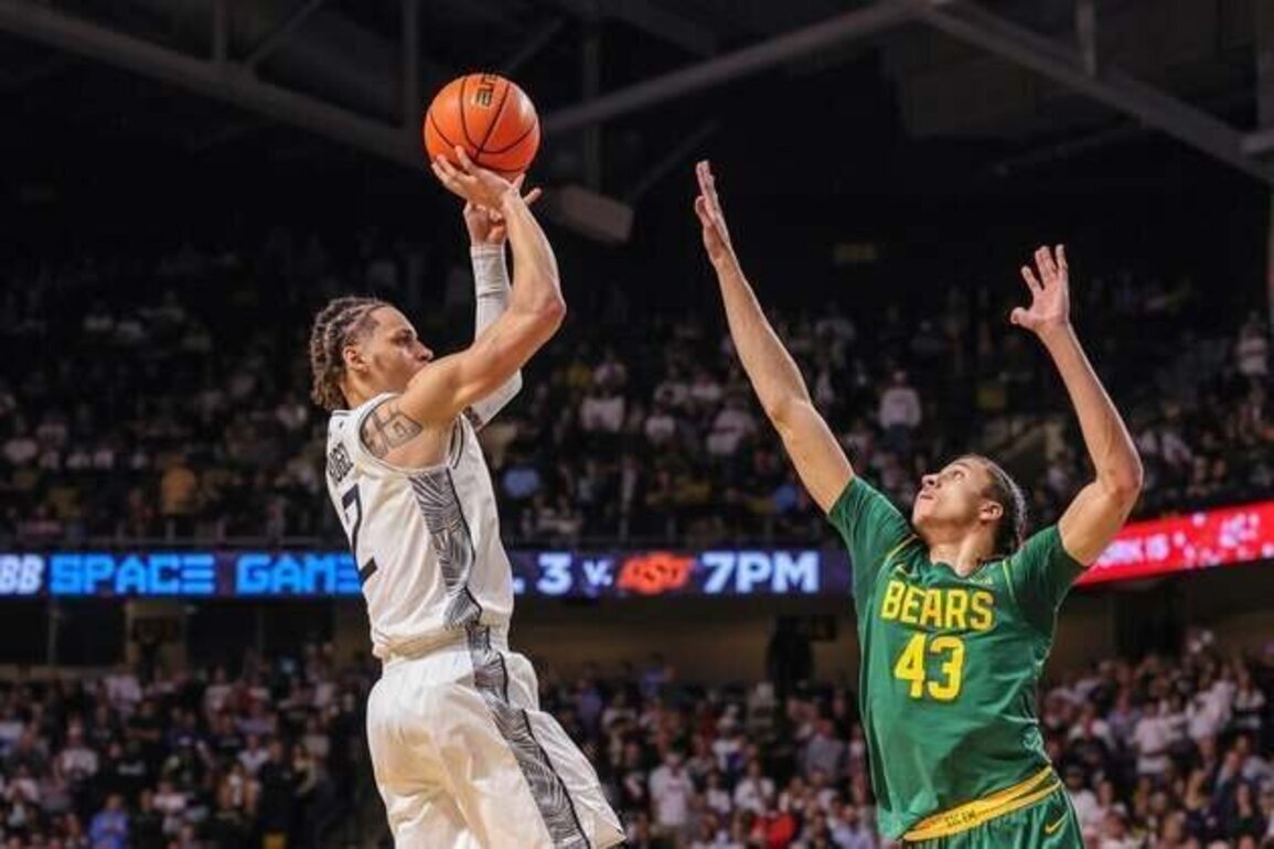 Baylor edges UCF on last-second free throw