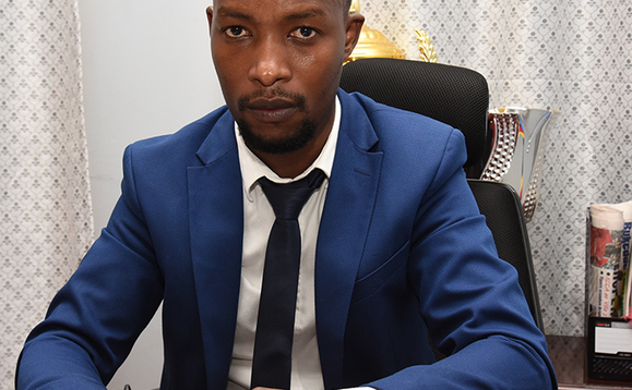Abraham Luzzi eyakadda okuva e Dubai Abraham Luzzi eyakadda okuva e Dubai