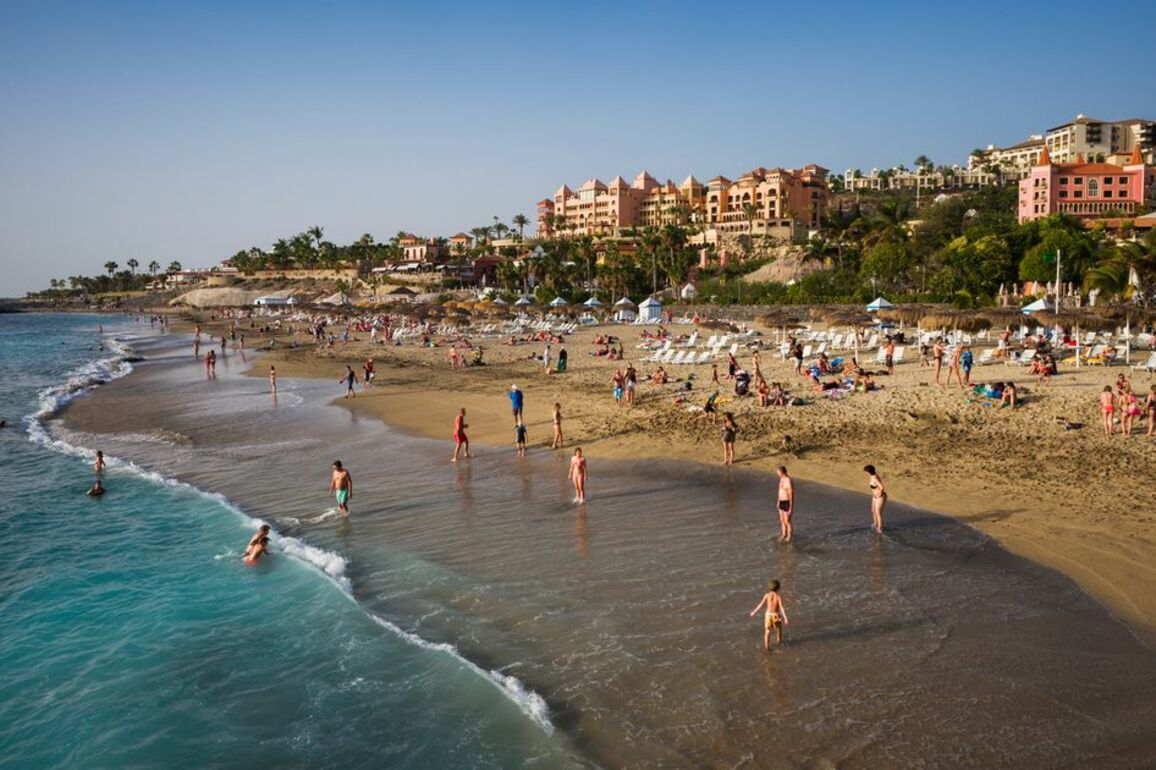 Tourists visiting Canary Islands this spring are fuming about same thing