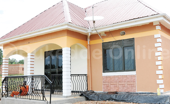Okusiiga langi ku nnyumba ng’eno, olina okukakasa nti ebisenge bikaze bulungi. Okusiiga langi ku nnyumba ng’eno, olina okukakasa nti ebisenge bikaze bulungi.