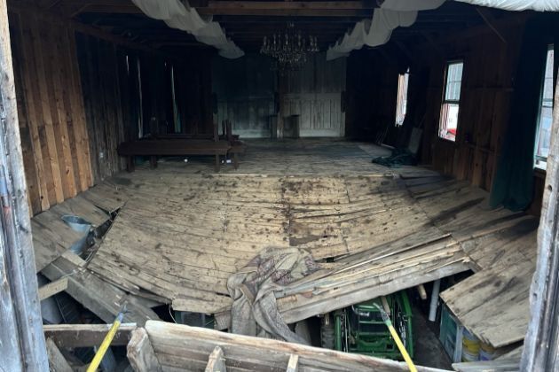 Floor collapses at New Hampshire wedding venue, injuring 6