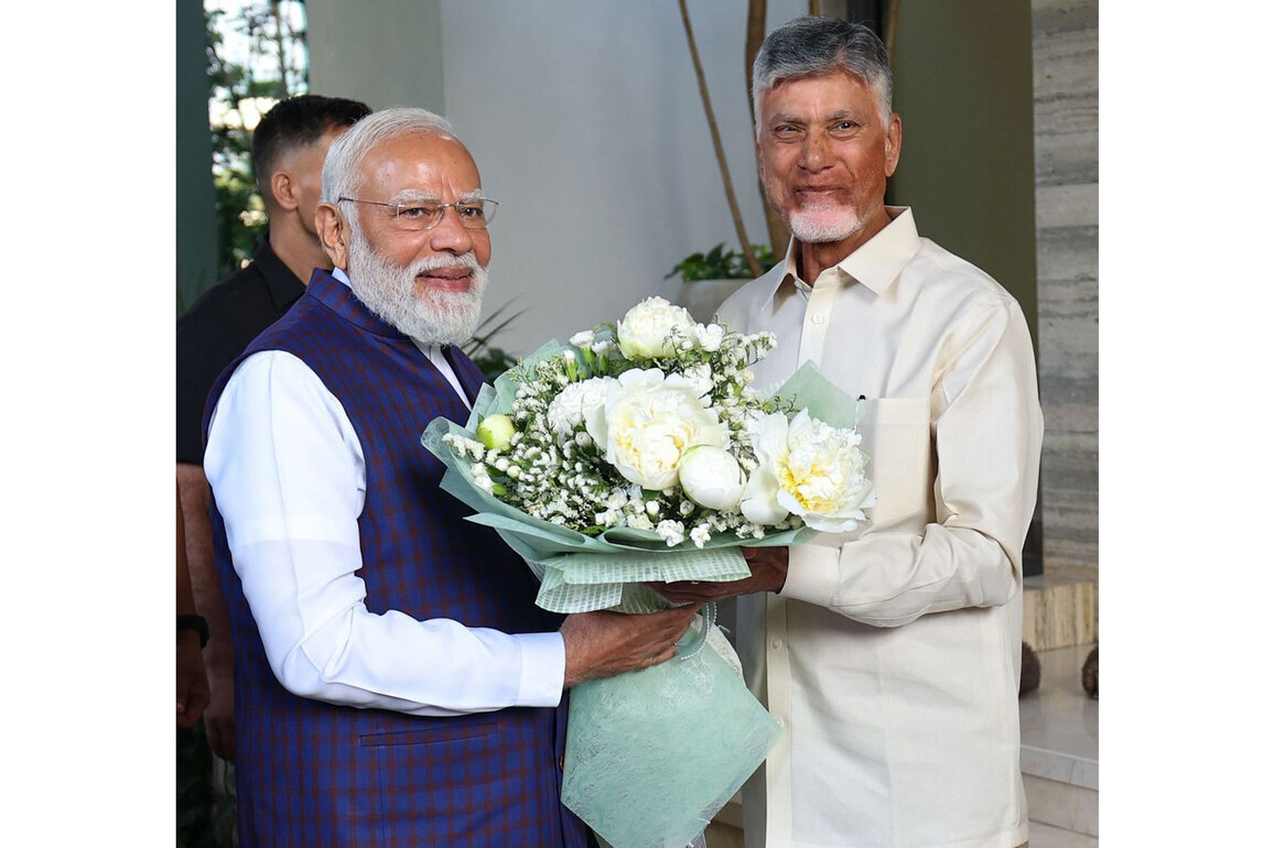 PM Modi meets Chandrababu Naidu, says "always delighted to exchange views"