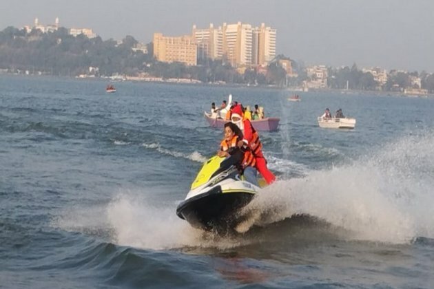 MP tourism organises Santa Claus water scooter ride in Bhopal on Christmas eve