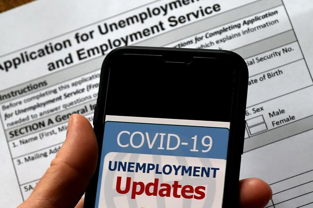 US Unemployment Benefit Claims Rise as Coronavirus Cases Surge