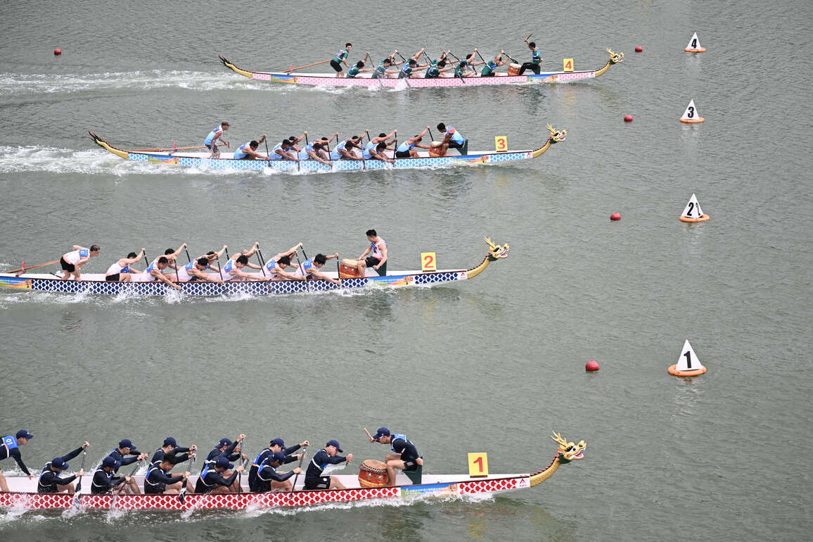 (SP)CHINA-HAINAN-SANYA-ASIAN BEACH GAMES-DRAGON BOAT-SMALL BOAT-MEN'S 100M STRAIGHT RACE(CN)