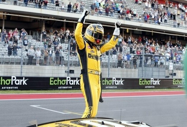 Christopher Bell surges late at Austin for back-to-back wins