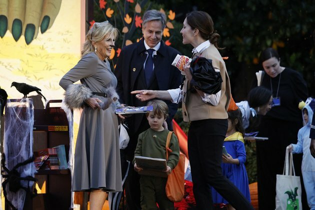 Blinken&#039;s son dresses up as Zelensky for Halloween