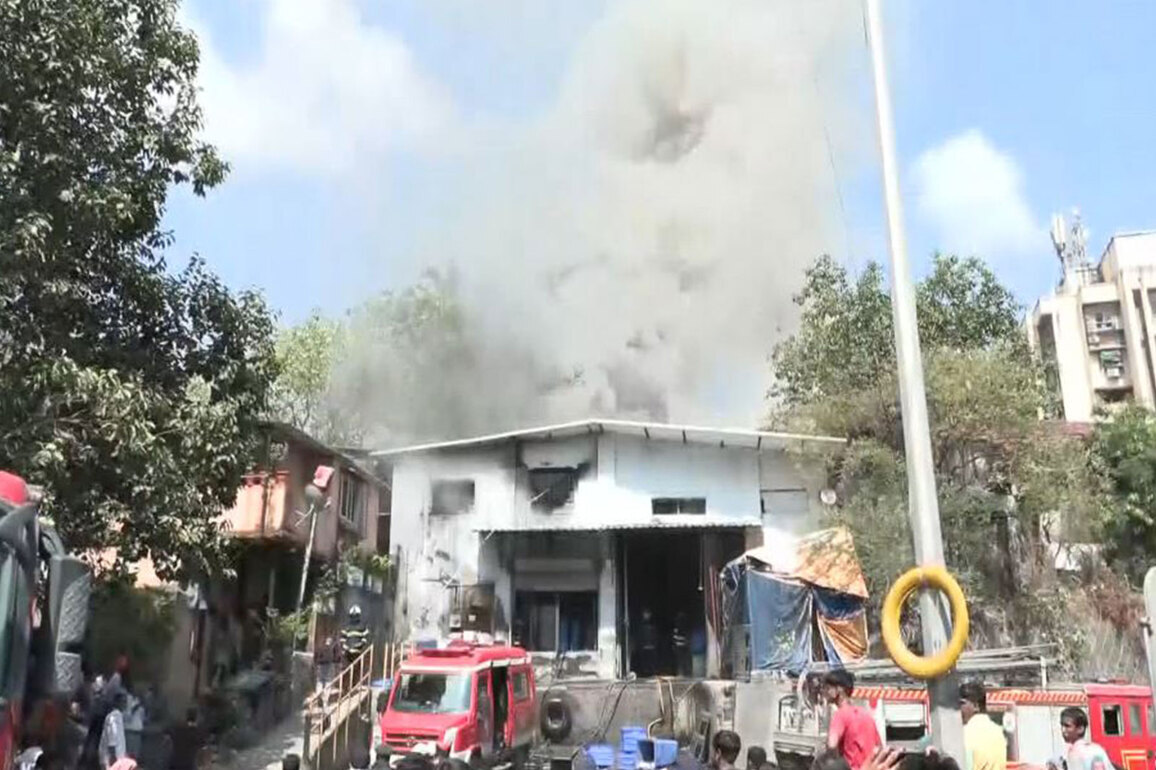 Massive fire at godown in Mumbai's Andheri East